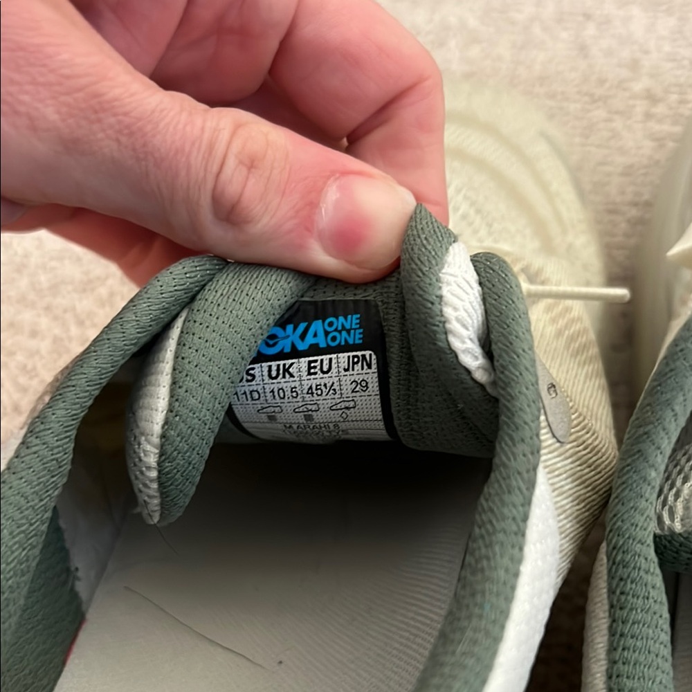 Hoka Arahi 8Athletic Sneakers - Picture 5 of 6